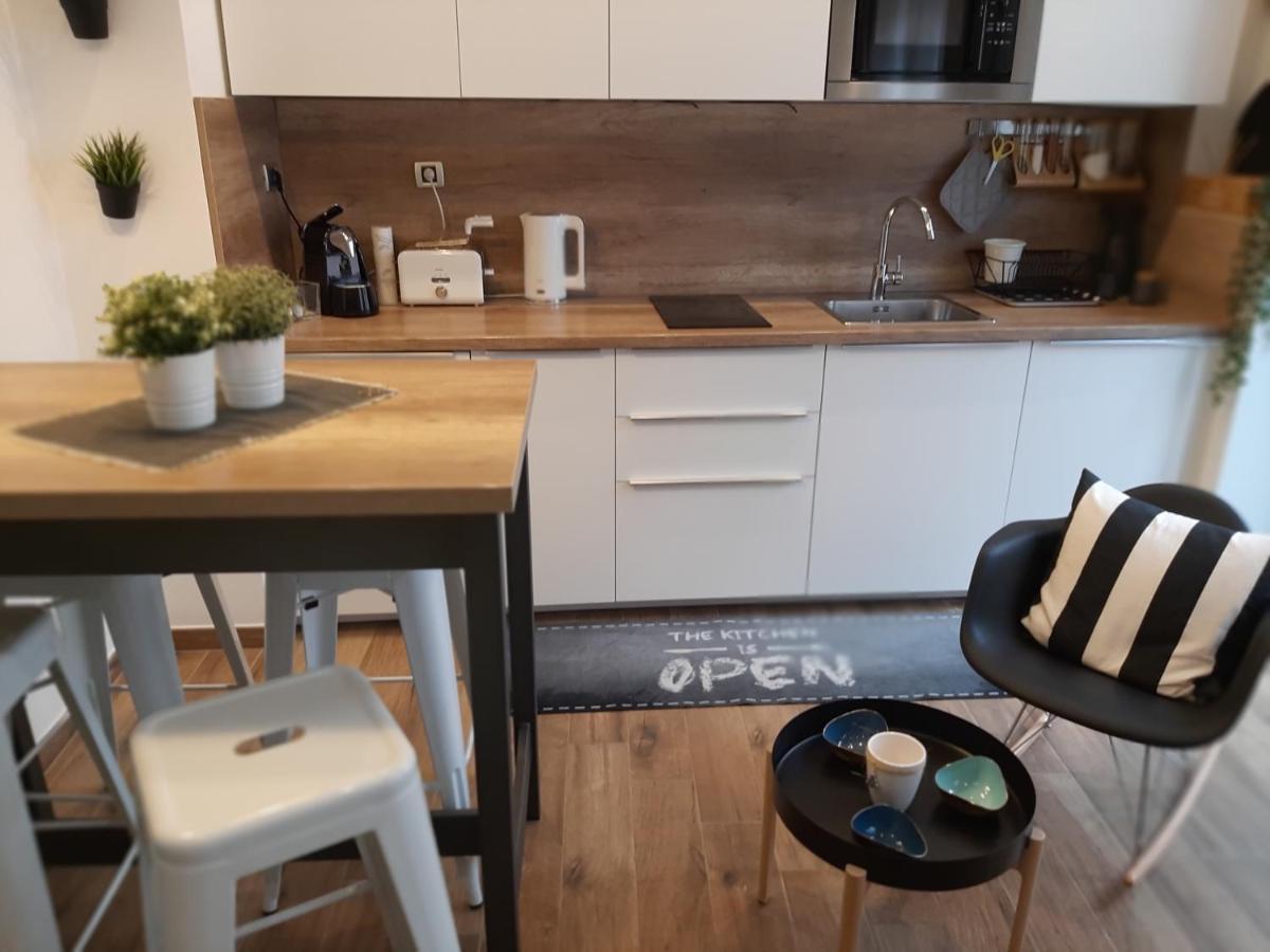 Arena Design Apartments With Free Private Parking And With A Terrace พูลา ภายนอก รูปภาพ