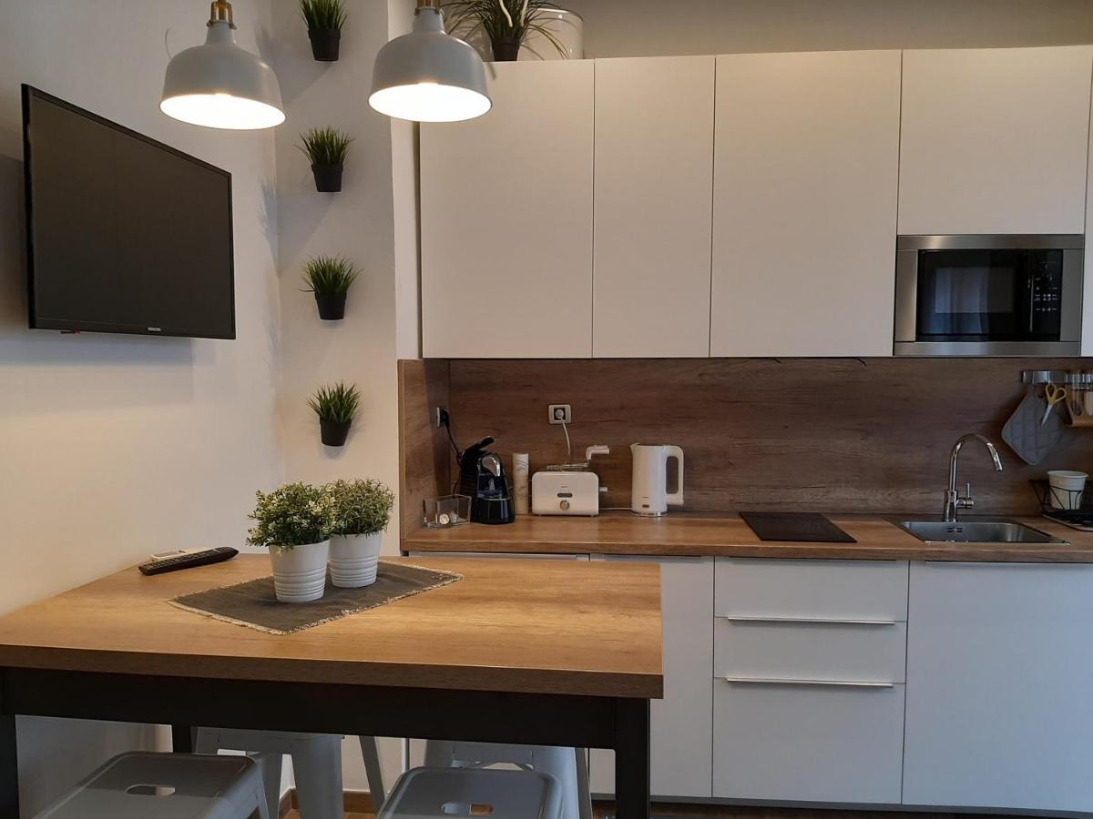 Arena Design Apartments With Free Private Parking And With A Terrace พูลา ภายนอก รูปภาพ