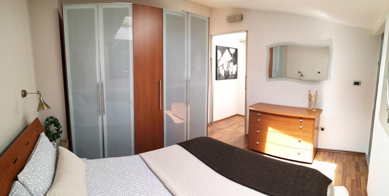 Arena Design Apartments With Free Private Parking And With A Terrace พูลา ภายนอก รูปภาพ