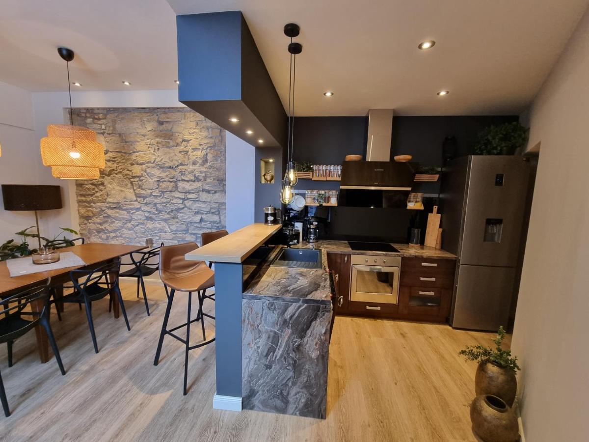 Arena Design Apartments With Free Private Parking And With A Terrace พูลา ภายนอก รูปภาพ