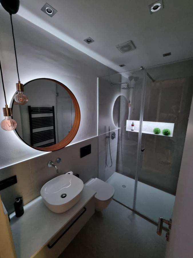 Arena Design Apartments With Free Private Parking And With A Terrace พูลา ภายนอก รูปภาพ