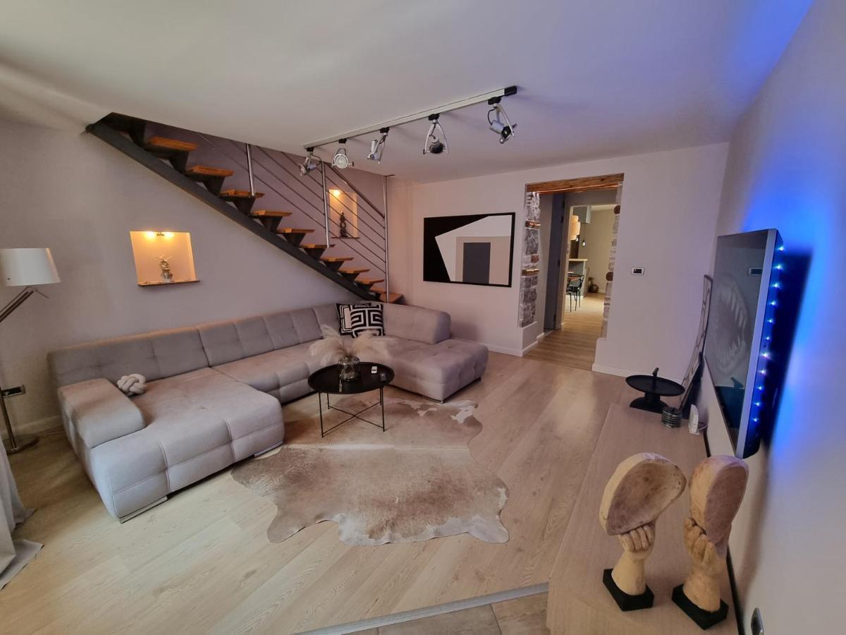 Arena Design Apartments With Free Private Parking And With A Terrace พูลา ภายนอก รูปภาพ