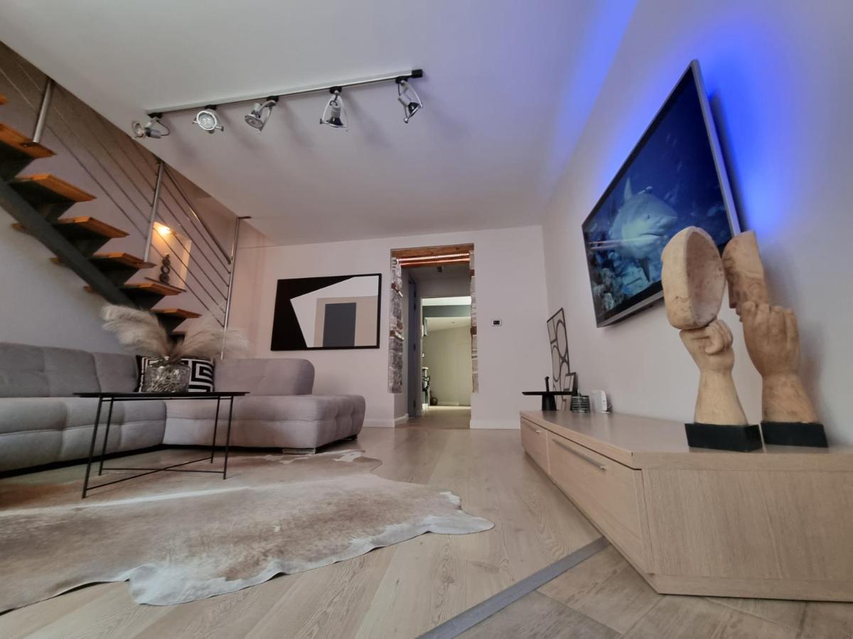 Arena Design Apartments With Free Private Parking And With A Terrace พูลา ภายนอก รูปภาพ