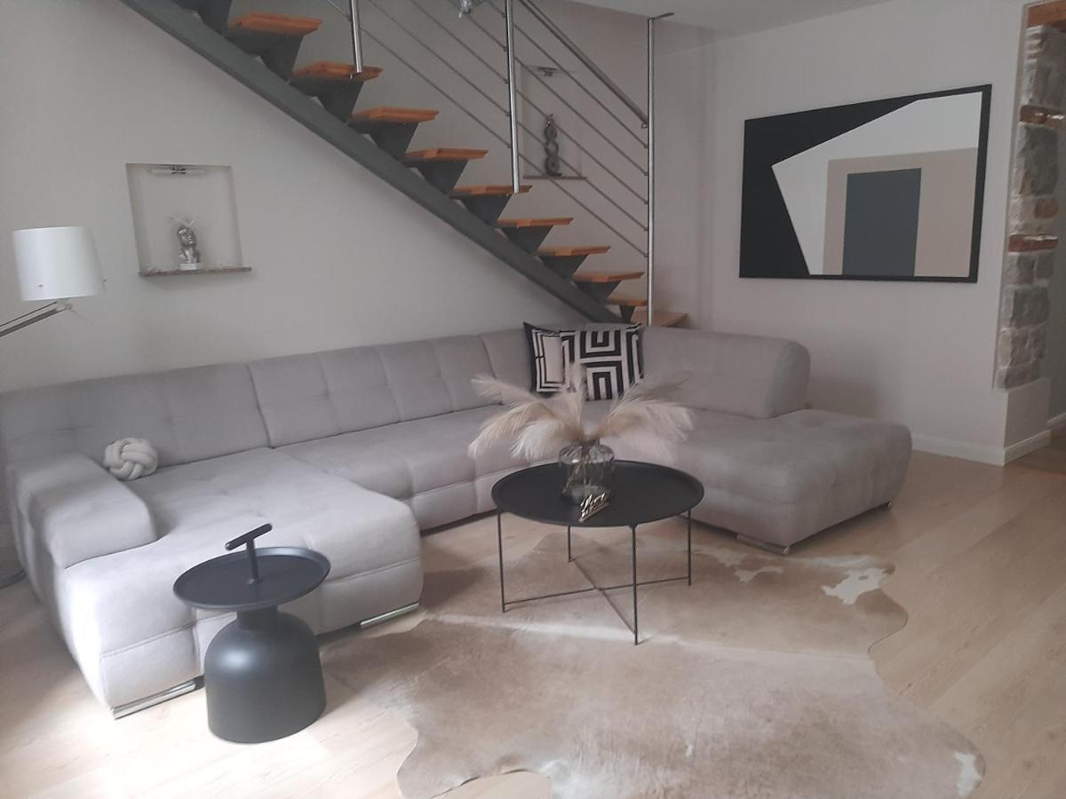 Arena Design Apartments With Free Private Parking And With A Terrace พูลา ภายนอก รูปภาพ