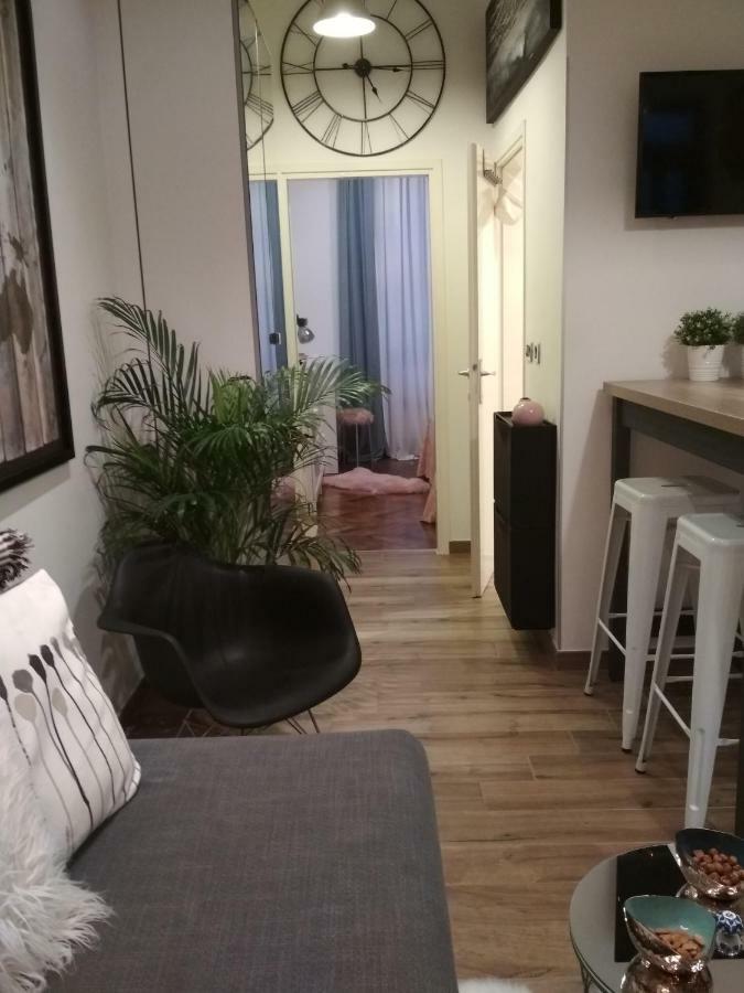 Arena Design Apartments With Free Private Parking And With A Terrace พูลา ภายนอก รูปภาพ