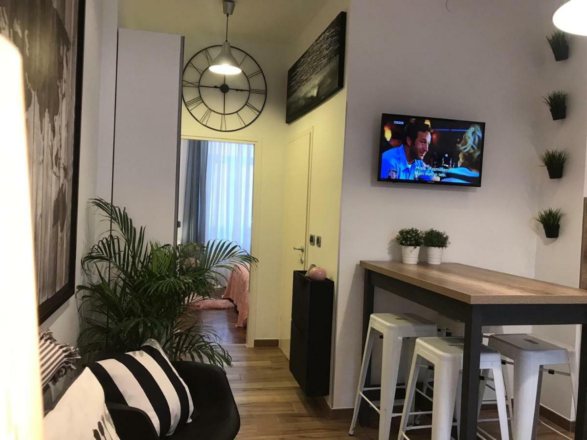 Arena Design Apartments With Free Private Parking And With A Terrace พูลา ภายนอก รูปภาพ