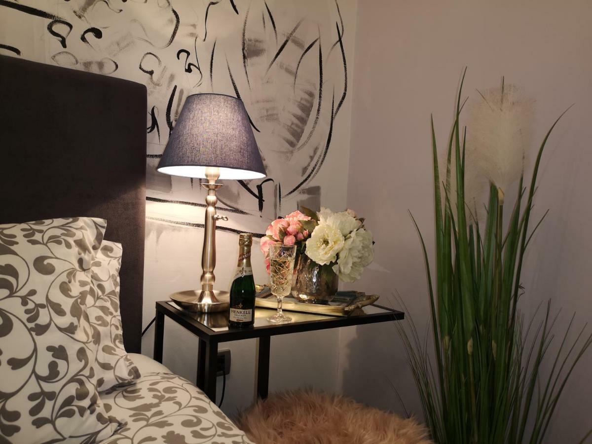 Arena Design Apartments With Free Private Parking And With A Terrace พูลา ภายนอก รูปภาพ
